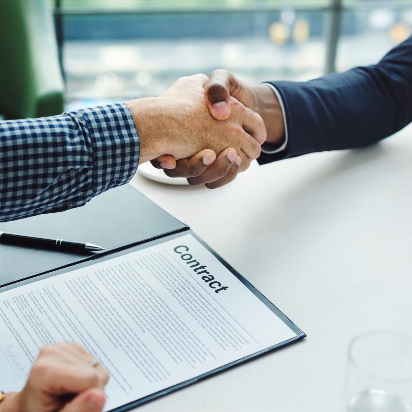 Consultanță contracte